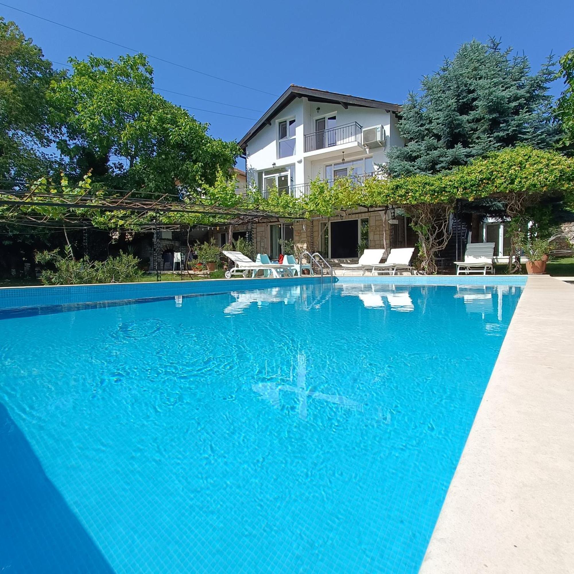 Villa Regina Serafina Balchik Eksteriør billede